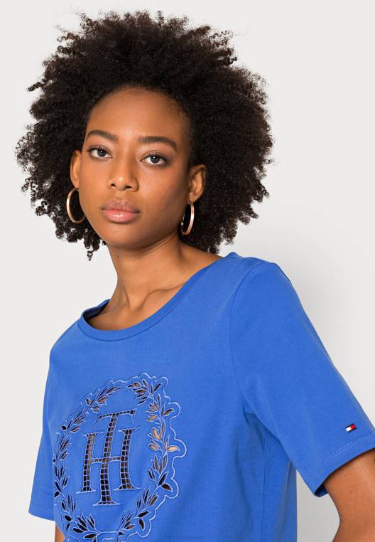 חולצת טי פתוחה בהדפס אפליקציה NX207490 ורונה כחול Tommy Hilfiger