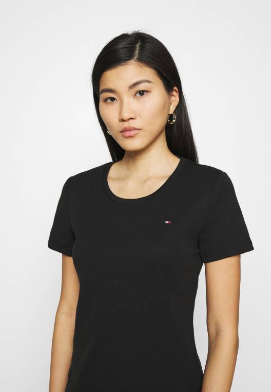 חולצת טריקו בסיסית עם צווארון עגול דק NX207497 שָׁחוֹר Tommy Hilfiger