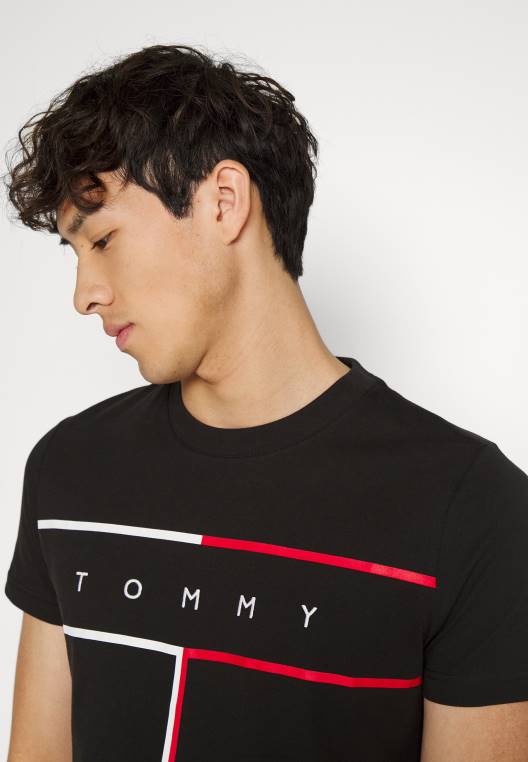 חולצת טריקו עם הדפס דגל גדול NX207587 שָׁחוֹר Tommy Hilfiger