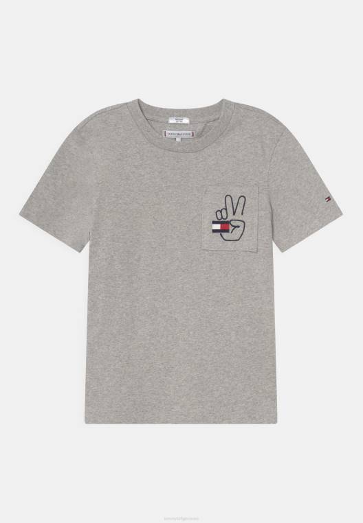 חולצת טריקו בהדפס יוניסקס בכיס NX207589 אברש אפור בהיר Tommy Hilfiger