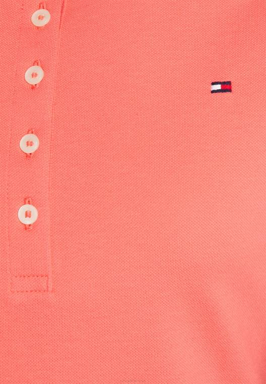 חולצת פולו עם שרוולים קצרים NX207621 אלמוג קריסטל Tommy Hilfiger