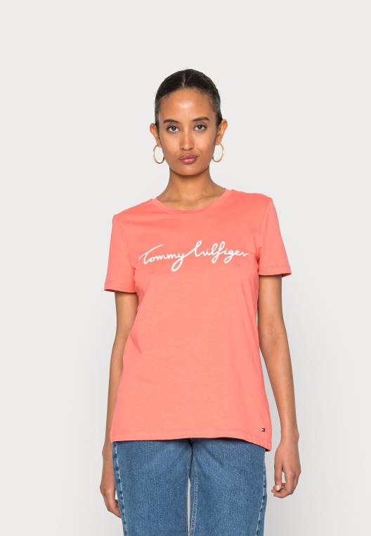 חולצת טריקו גרפית עם צווארון צווארון בהדפס טי NX207676 אלמוג קריסטל Tommy Hilfiger