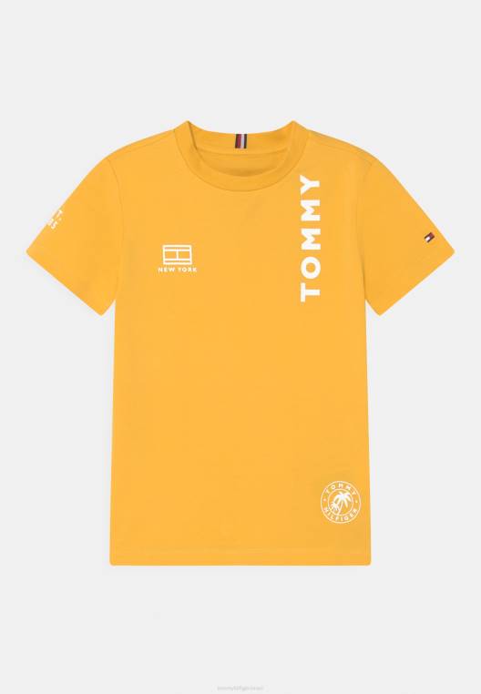 חולצת טריקו עם הדפסי טי מרובה מיקום NX207901 מניב צהוב Tommy Hilfiger