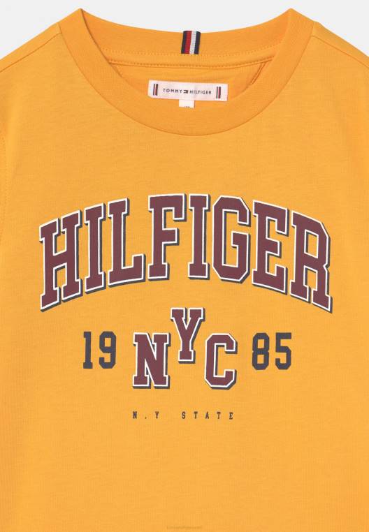 חולצת טריקו בהדפסה של חולצת טי בורסיטי NX207914 צהוב ערבה Tommy Hilfiger