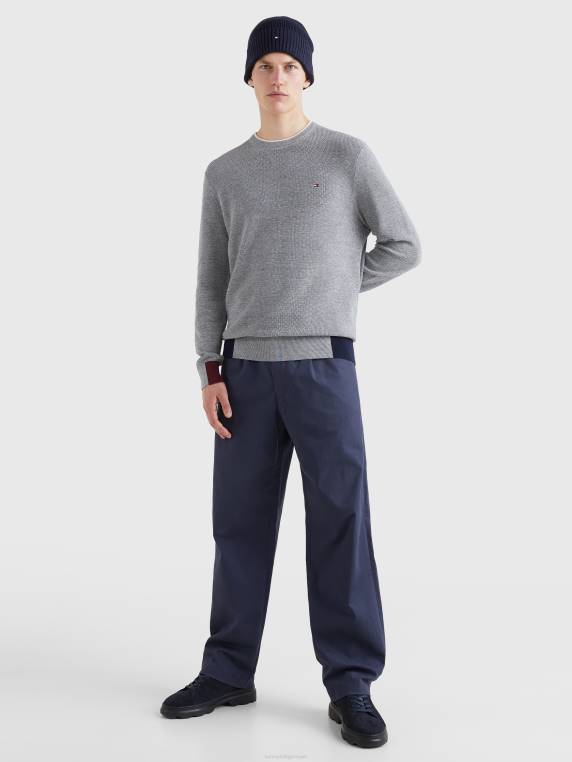 מגשר עם צוואר צוואר חסום בצבע NX20791 ניצוץ אברש אפור כהה Tommy Hilfiger