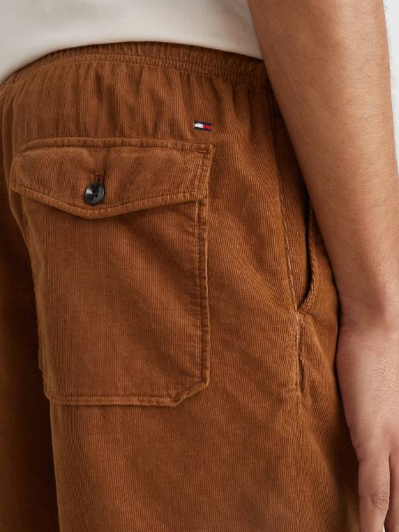 מכנסי קורדרוי רגועים של הארלם NX20798 חאקי מדברי Tommy Hilfiger