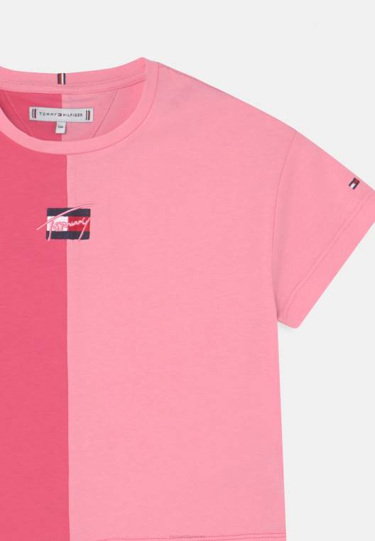 חולצת טריקו בהדפס טי שני גוונים NX208009 ורוד טרי Tommy Hilfiger