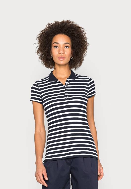 חולצת פולו דקה עם שרוולים קצרים NX208022 ברטון/שמיים לבנים Tommy Hilfiger