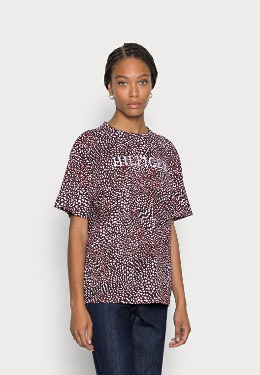 חולצת טי נינוחה בהדפס טי NX208156 נוצה/אדום לבן שחור Tommy Hilfiger