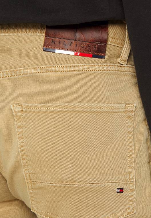 ג'ינס עם רגליים ישרות בצבע דנטון NX208160 חאקי כפרי Tommy Hilfiger