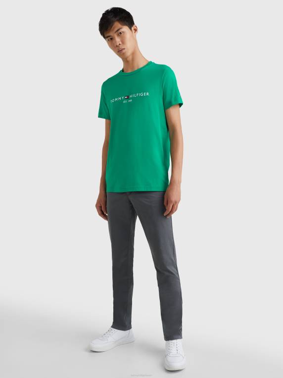 חולצת טי מכותנה אורגנית בגזרה דקיקה NX20817 ירוק בצד המגרש Tommy Hilfiger