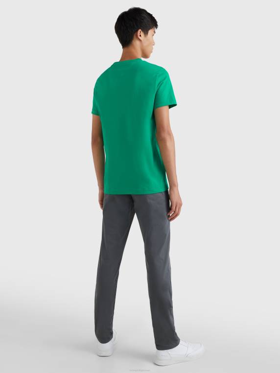 חולצת טי מכותנה אורגנית בגזרה דקיקה NX20817 ירוק בצד המגרש Tommy Hilfiger