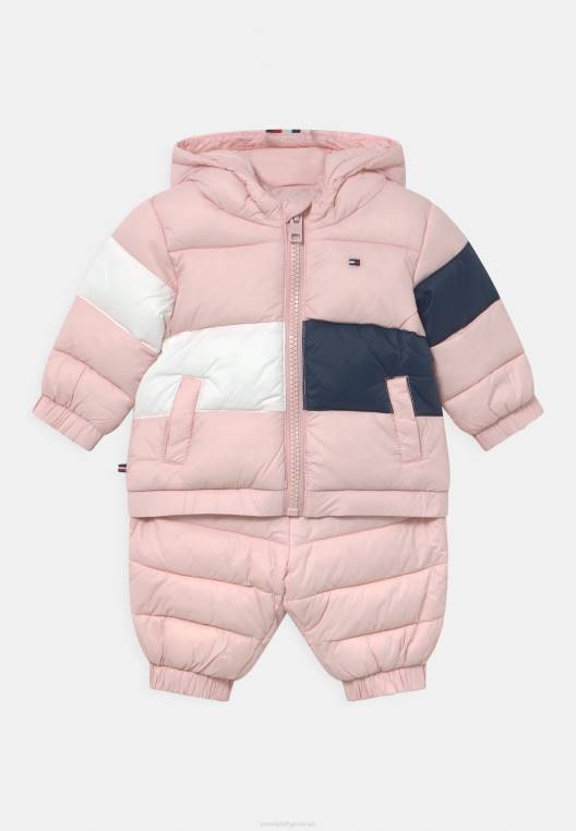 סט חליפת סקי לתינוק יוניסקס חליפת שלג NX208455 ורוד עדין Tommy Hilfiger