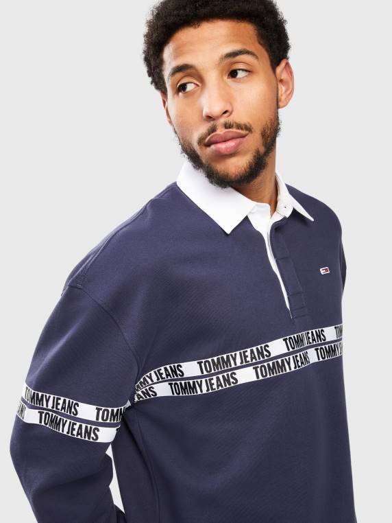 חולצת רוגבי רגוע עם לוגו טייפ NX20845 צי הדמדומים Tommy Hilfiger