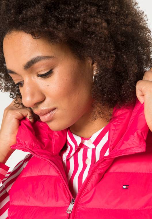 חזיית אפוד עם קפוצ'ון מרופד NX208533 פאר ורוד Tommy Hilfiger