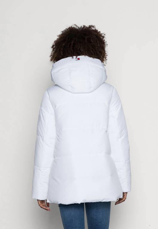 מעיל חורף מרופד סורונה NX208542 אופטי לבן Tommy Hilfiger