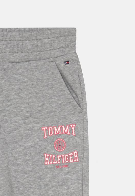 תחתונים של חליפת אימונית של מכנסי ורסיטי NX208679 אברש אפור בהיר Tommy Hilfiger