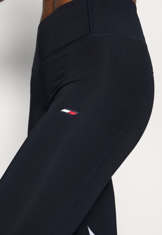 חותלות בלוק צבעוני NX208815 שמיים מדבריים/אדום ראשוני Tommy Hilfiger