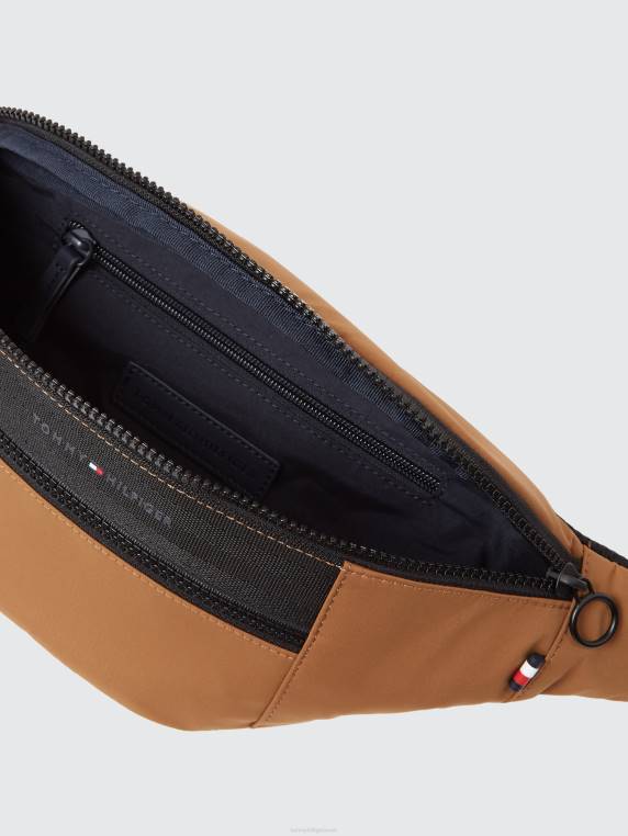 תיק קרוסבודי עם רוכסן NX20901 חאקי מדברי Tommy Hilfiger