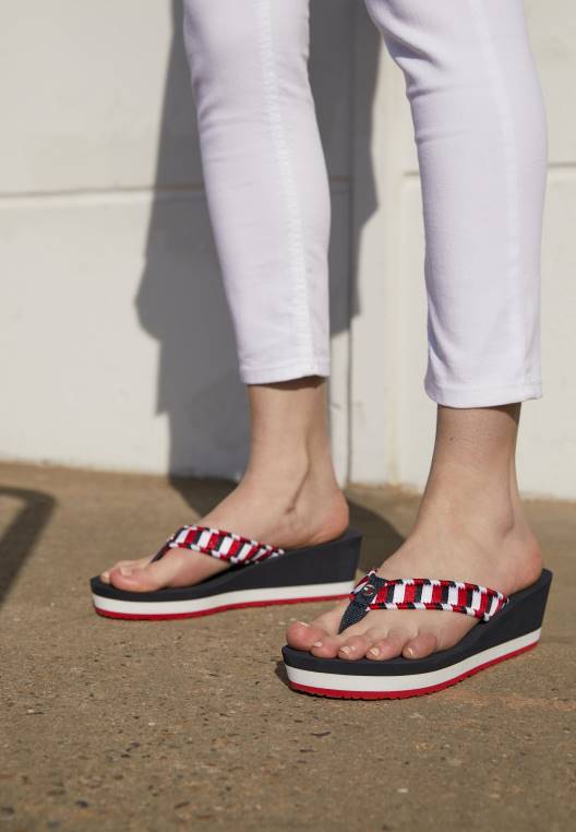 סנדלי T-Bar חוף ארוגים NX207280 שמיים מדבריים Tommy Hilfiger