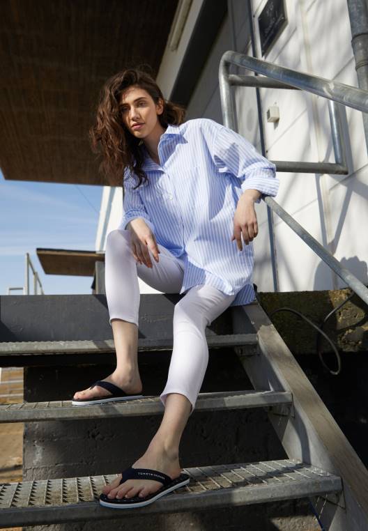 סנדלי T-Bar חוף שטוחים NX208366 שמיים מדבריים Tommy Hilfiger