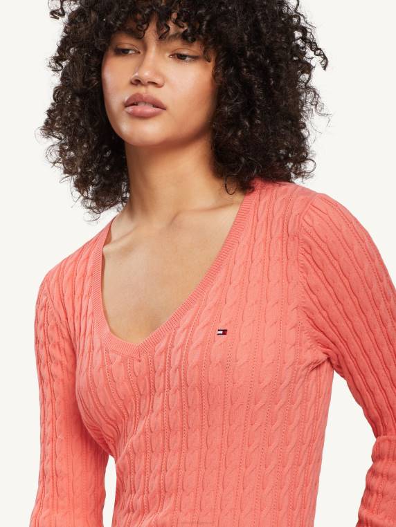 סוודר קלאסי עם צווארון V בכבלים NX202203 אלמוג קריסטל Tommy Hilfiger