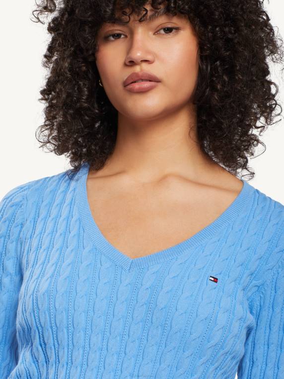 סוודר קלאסי עם צווארון V בכבלים NX202222 כחול הידראנגאה Tommy Hilfiger