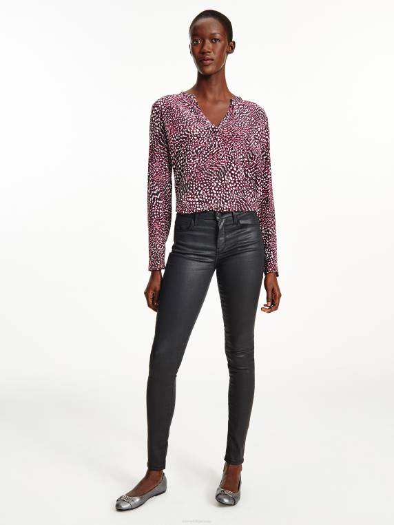 חולצה עם צווארון V בהדפס נוצות ויסקוזה NX202426 הדפס נוצות/אדום לבן שחור Tommy Hilfiger