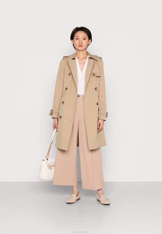 חולצה מוצקה עם צווארון V NX203941 אקרו Tommy Hilfiger