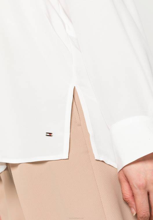 חולצה מוצקה עם צווארון V NX203941 אקרו Tommy Hilfiger