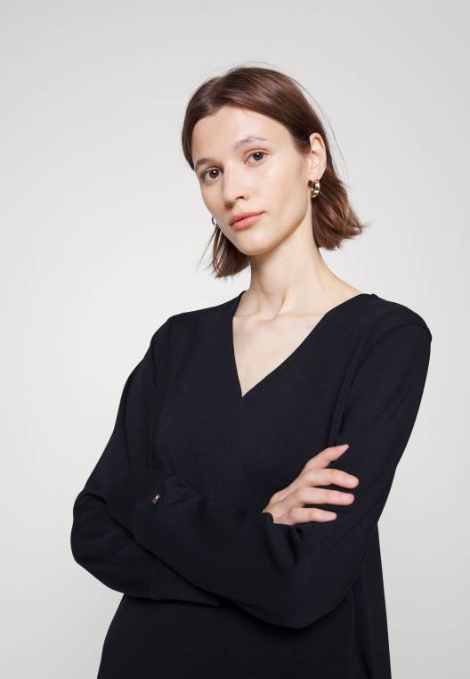 שמלת ג'רסי שמלה קצרה עם צווארון V NX203982 שמיים מדבריים Tommy Hilfiger