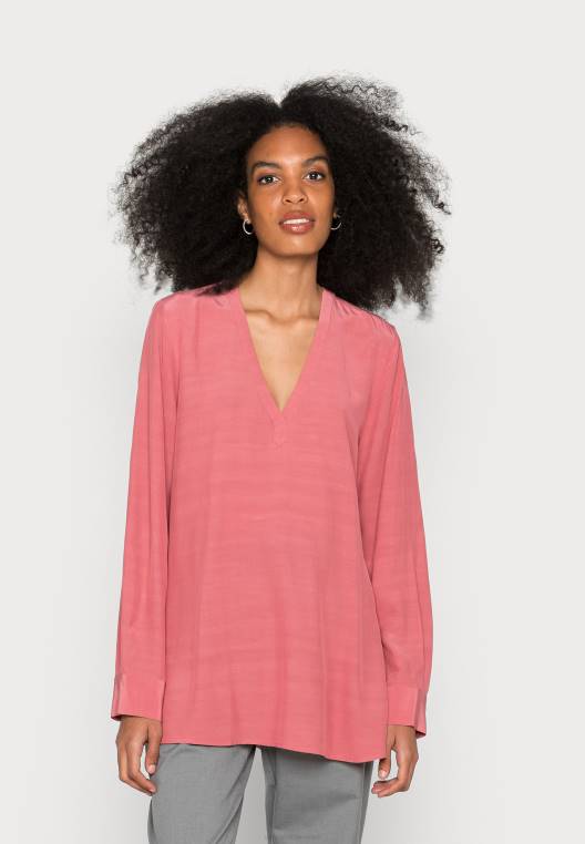 חולצה מוצקה עם צווארון V NX204255 ורוד אנגלי Tommy Hilfiger
