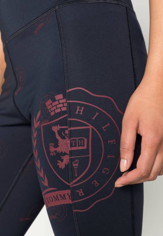 מכנסיים חותלות של icon crest NX206358 שמיים מדבריים Tommy Hilfiger