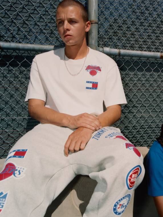 ג'ינס ו-nba רגועים לצוות NX201081 אברש אפור Tommy Hilfiger