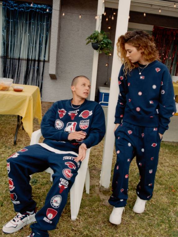 סווטשירט אוברסייז עם לוגו ג'ינס & nba NX202187 דמדומים נייבי/שיק Tommy Hilfiger