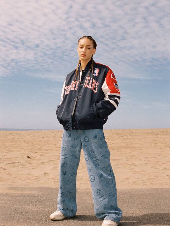 מכנסי ג'ינס ו-nba בהדפס רגוע NX202317 אור ג'ינס Tommy Hilfiger