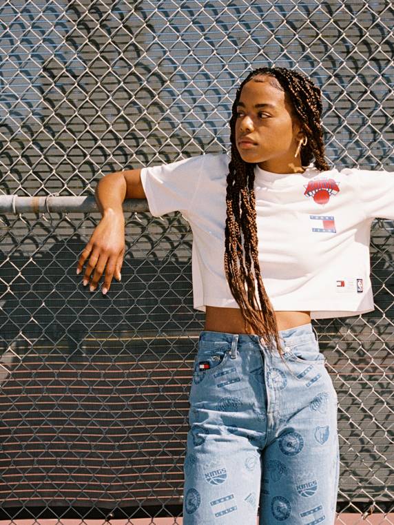 מכנסי ג'ינס ו-nba בהדפס רגוע NX202317 אור ג'ינס Tommy Hilfiger